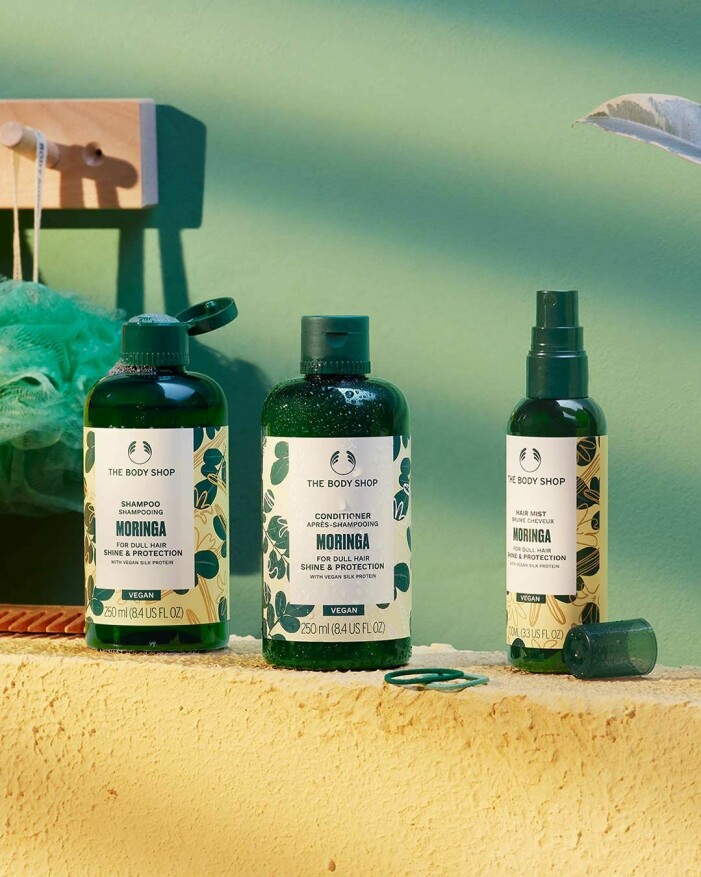 Bodyshop har flera produkter som innehåller moringaolja, som mjukgör och ger glans till håret. Bodyshop