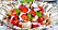 Marängswiss med maränger, jordgubbar och mynta.