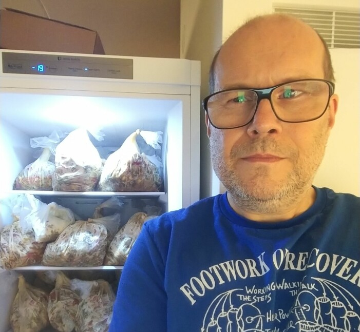 Matlådorna förvaras i påsar om ungefär 400 gram. Priset är någonstans kring sju kronor portionen. Jannes gryta