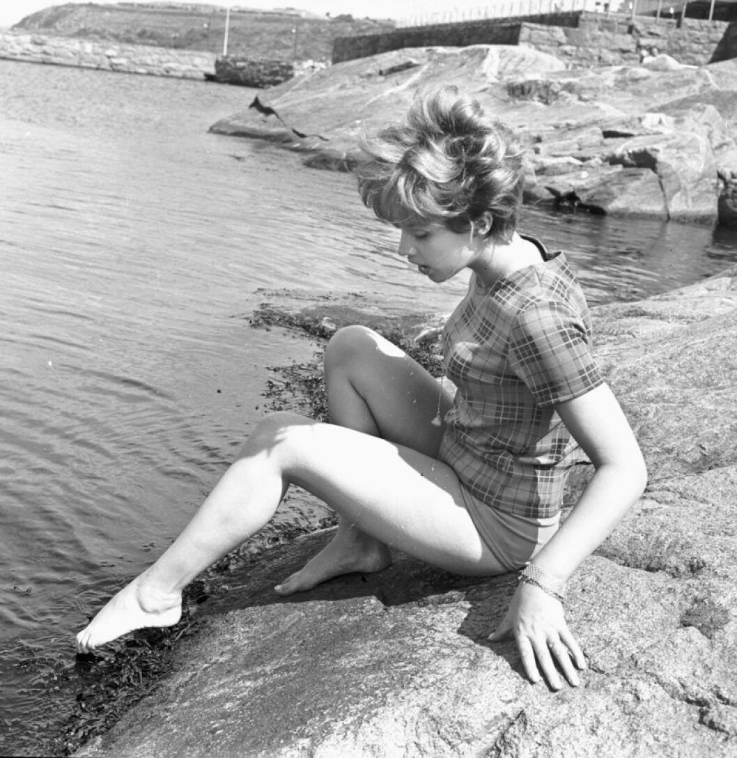 Göteborg 8 juni 1961. Lill-Babs Svensson Fotograferad i samband med filmen Svenske Floyd. Lill-Babs på en klippa 1961.