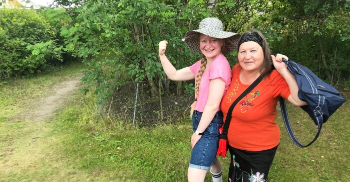 Idas mamma spenderade mycket tid på Idas pappas kolonilott, dock iklädd skyddskläder.