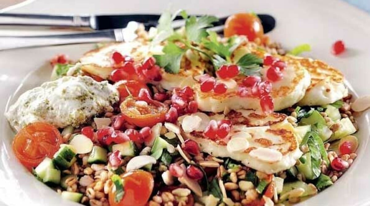 Matig sallad med matvete och halloumi