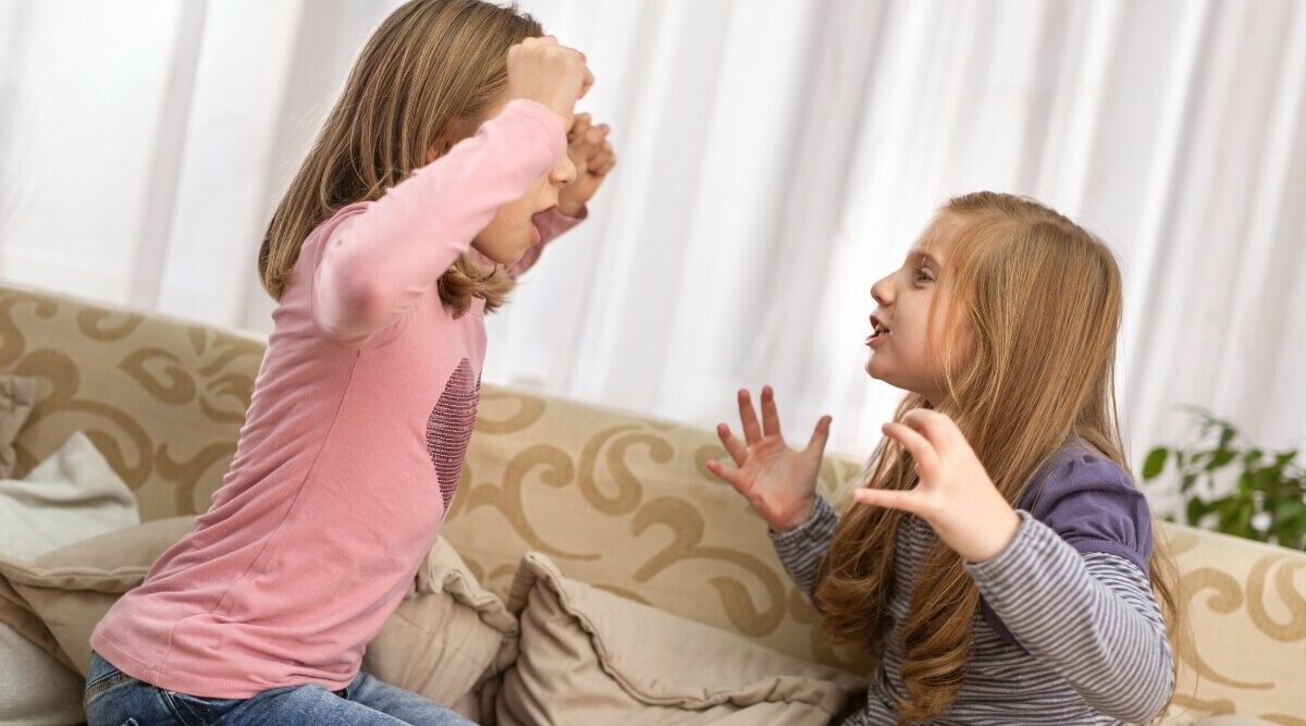 ”Min bästis slår mig – men jag vill inte förlora henne”