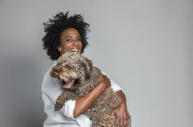 Hunden Bob charmade alla under fotograferingen Hunden Bob charmade alla under fotograferingen