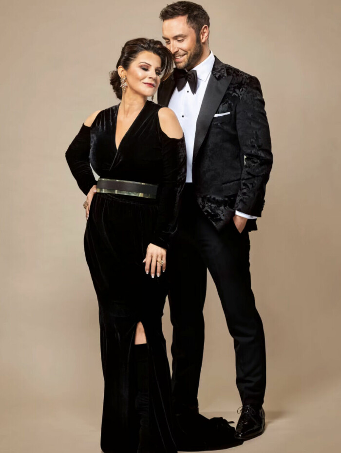 Carola och Måns bjuder på härlig julstämning. Foto: Peter Knutson. Måns Zelmerlöf och Carola Häggkvist