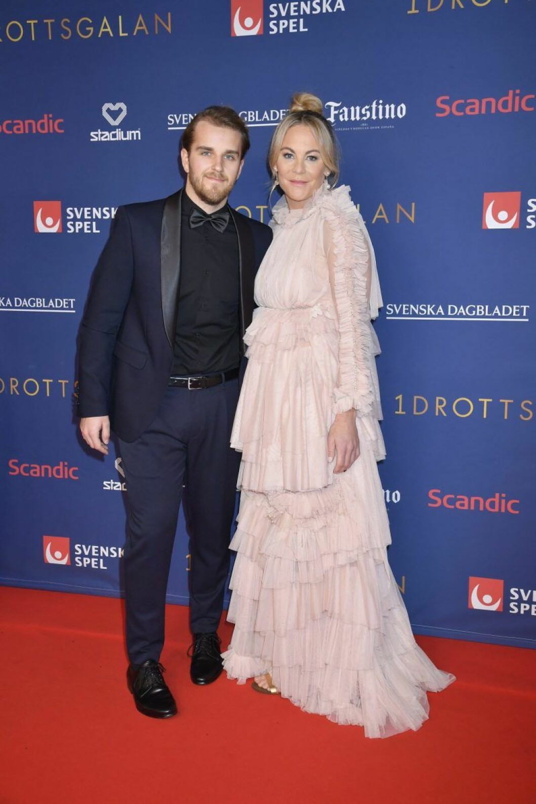 Adam Kjellström och Emma Igelström. Adam Kjellström och Emma Igelström på röda mattan på Idrottsgalan 2020