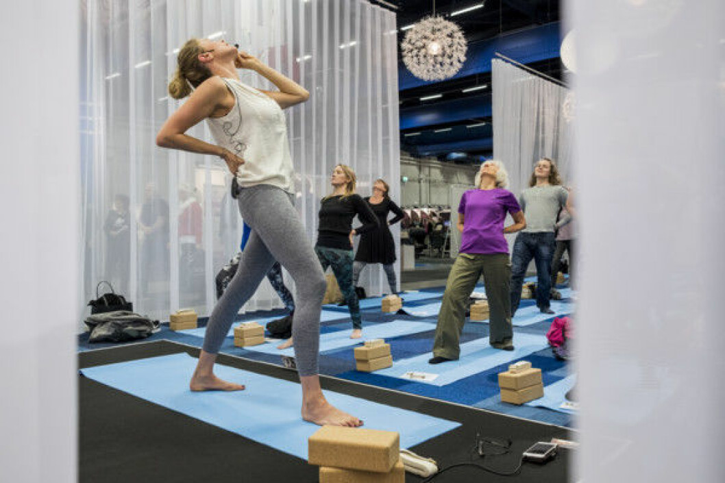 Yoga var en av trenderna på mässan. Yoga studio fanns på plats