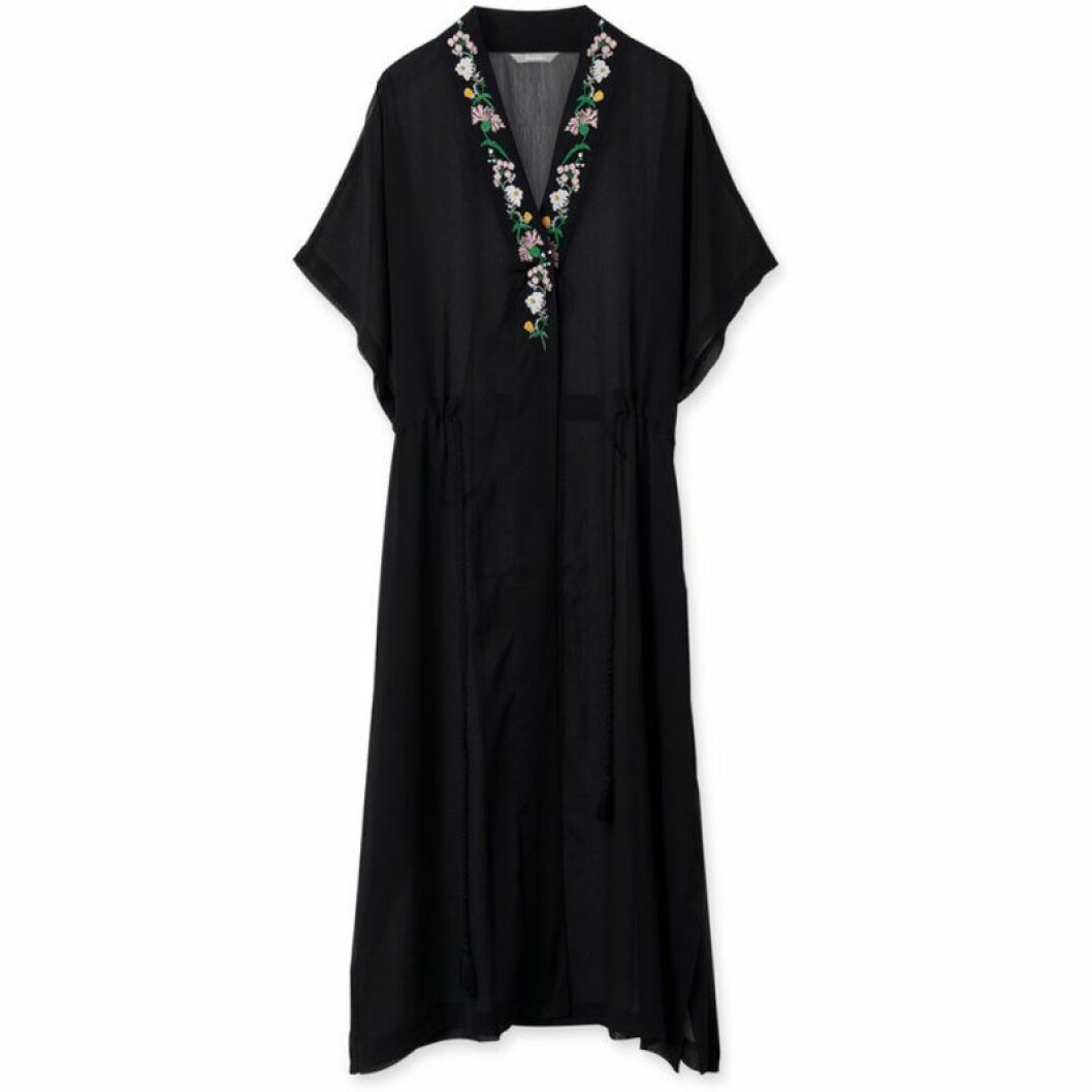 Svart kaftan med broderade detaljer
