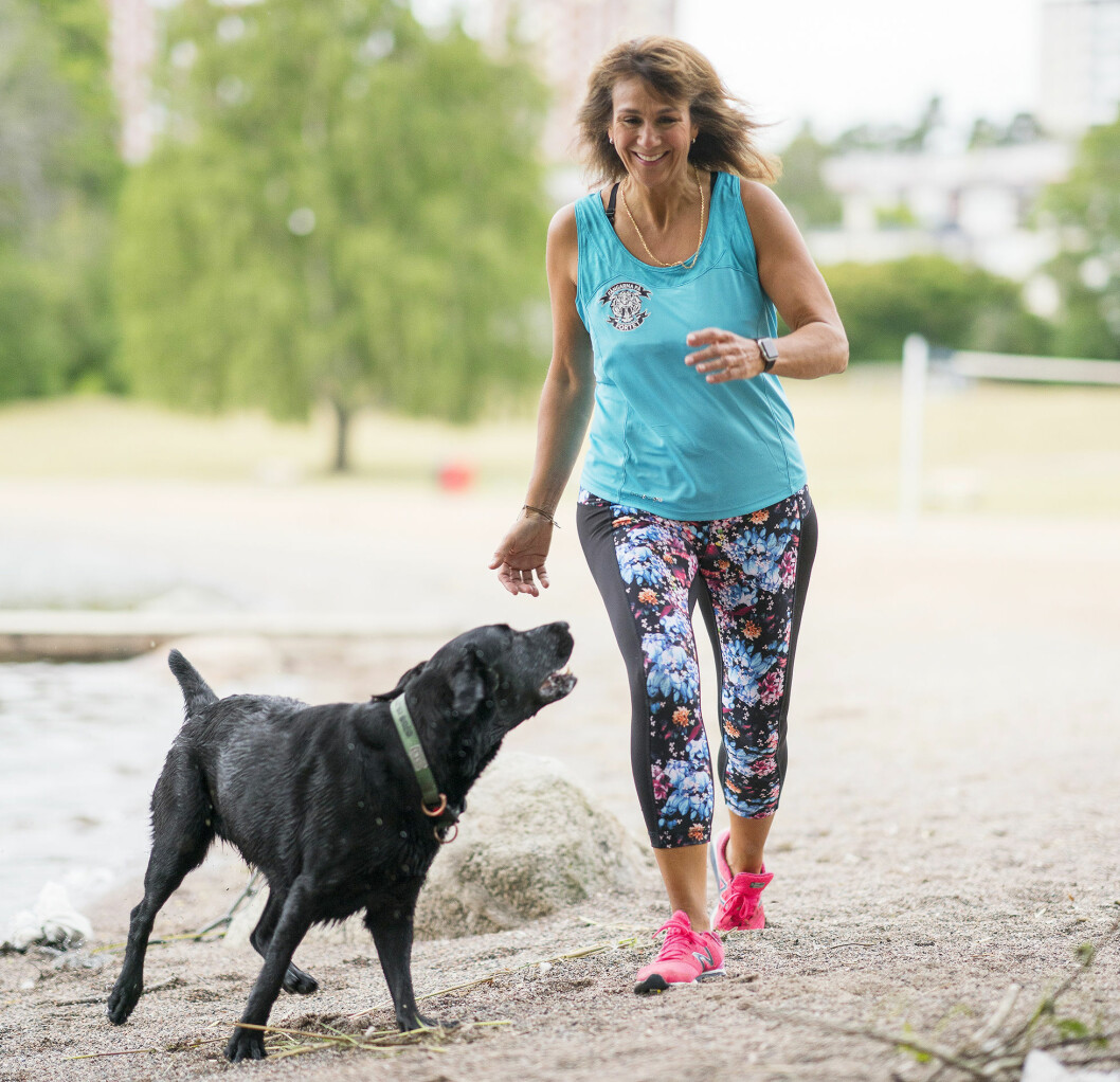 Hunden Kimme ser till att matte kommer ut och rör på sig varje dag. Alexandra Zazzi jobbar med hunden Kimmie