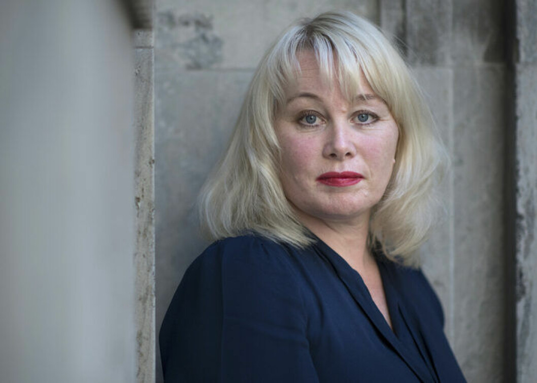 Ann Heberlein. Foto: TT Ann Heberlein i svart, mot stenvägg.
