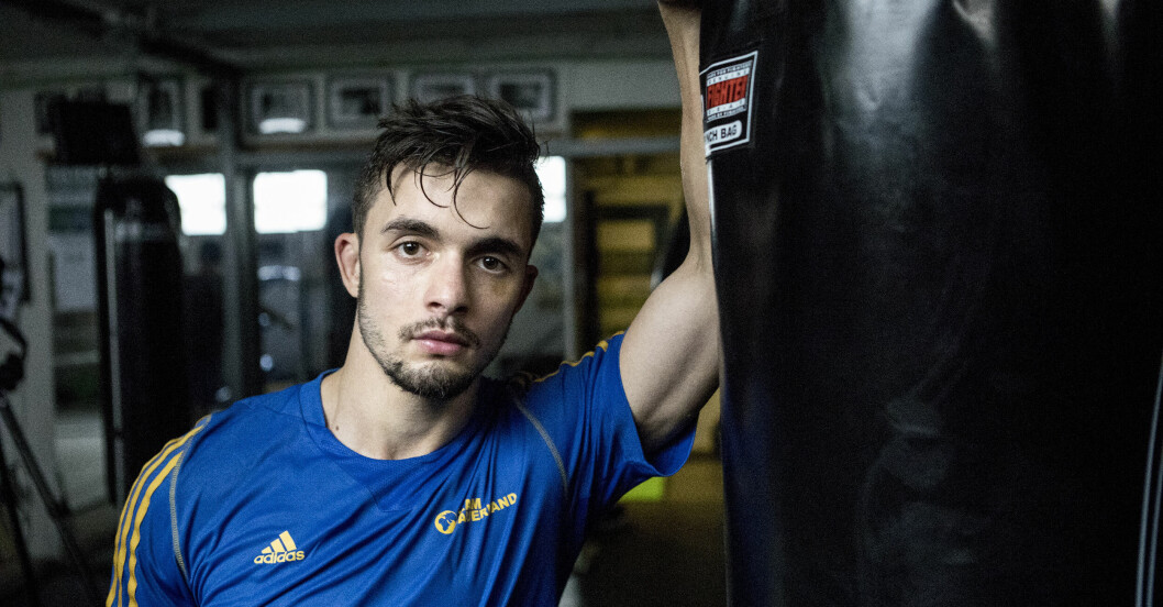 Anthony tränar inför en boxgala under 2017. Foto: TT. anthony yigit 2017 ser hålögd ut
