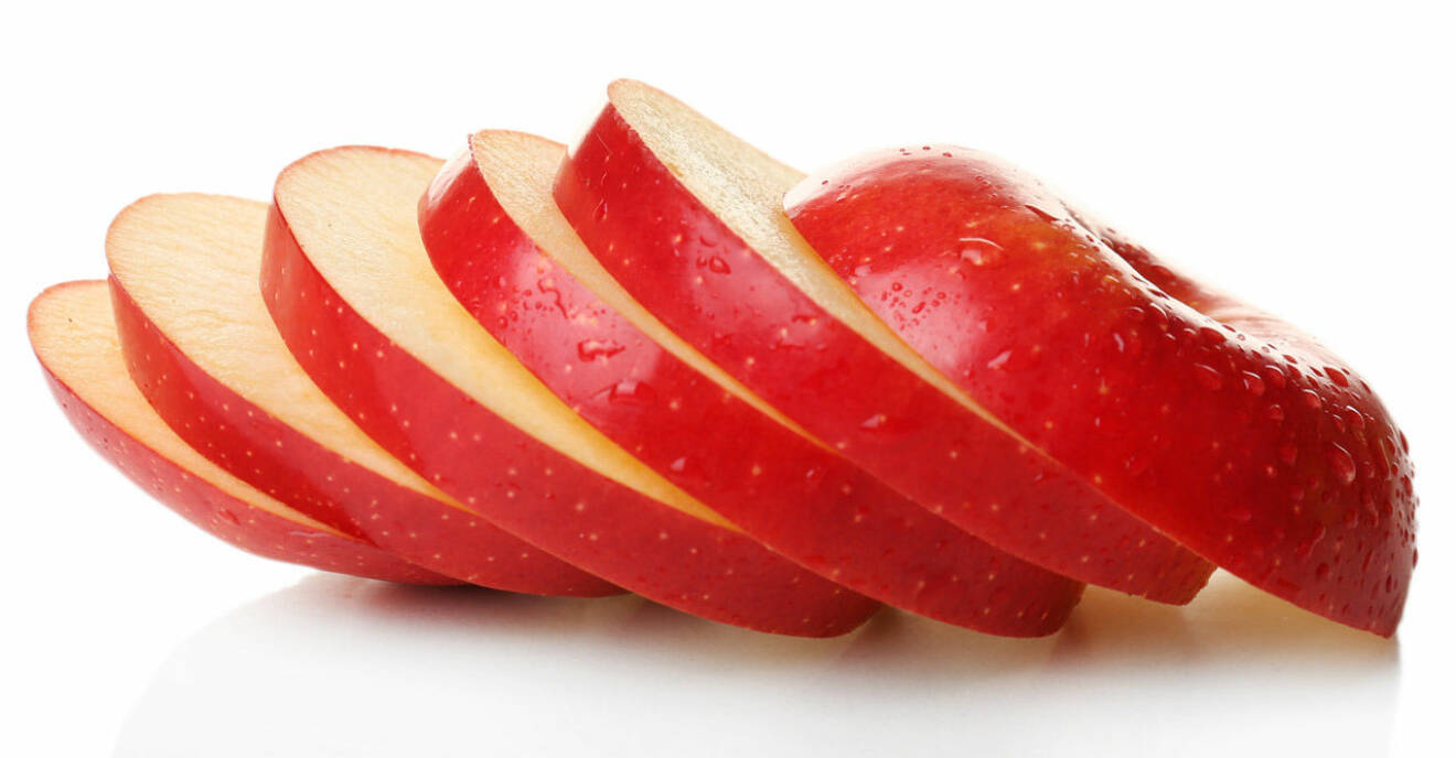 Äpplet är fiberrikt, jordnötssmöret rikt på protein och kanelen hjälper till att hålla blodsockret jämnt.