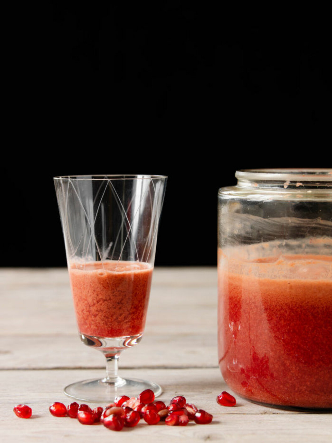 Morotsjuice med granatäpple Morotsjuice med granatäpple innehåller alla nyttigheter från morötter och granatäpplen.