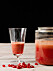 Morotsjuice med granatäpple innehåller alla nyttigheter från morötter och granatäpplen.