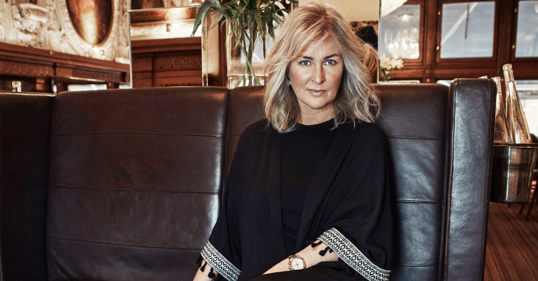 Författaren Åsa Hellberg har valt bort kärleken och lever ensam.