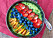 Avokadobowl med jordgubbar och blåbär.