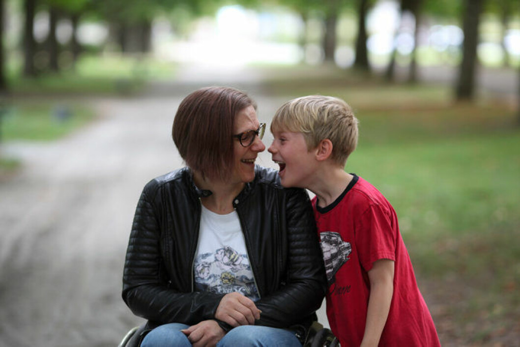 Josefin Axefall med sonen Herman, 7.