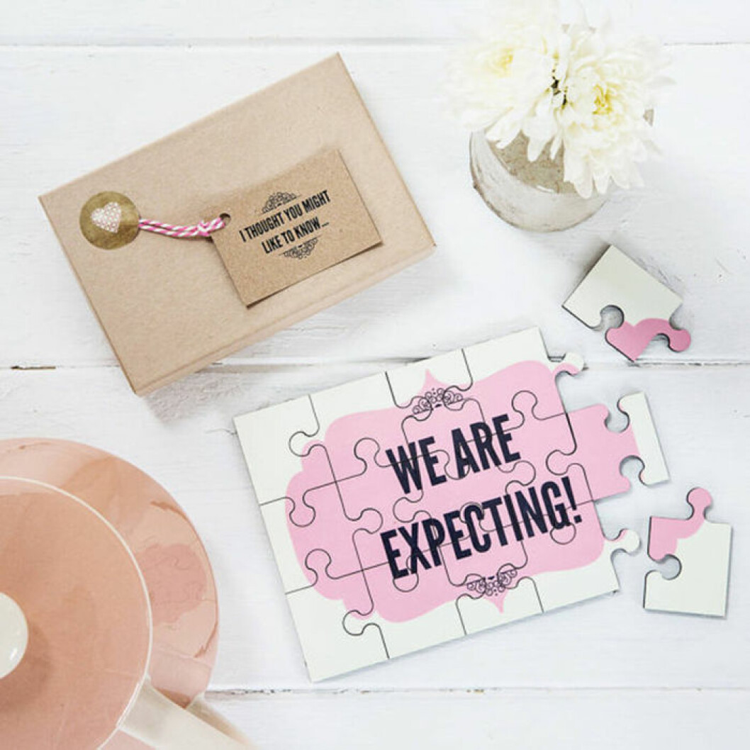 Foto: <a href="https://www.etsy.com/listing/200561517/personalised-pregnancy-announcement?utm_source=OpenGraph&utm_medium=PageTools&utm_campaign=Share" target="_blank" rel="noopener">Etsy/LouBrownDesigns</a>