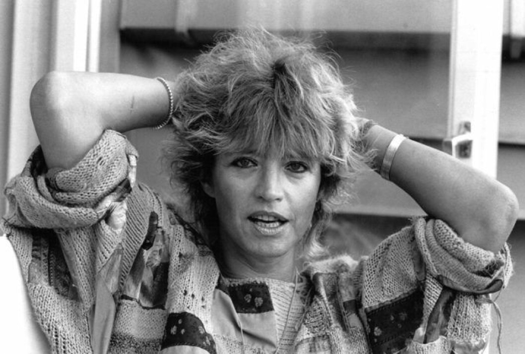 Barbro ”Lill-Babs” Svensson får 1994 medalj av kungen för lång och trogen tjänst. Bild: IBL Bildbyrå Barbro "Lill-Babs" Svensson 1994