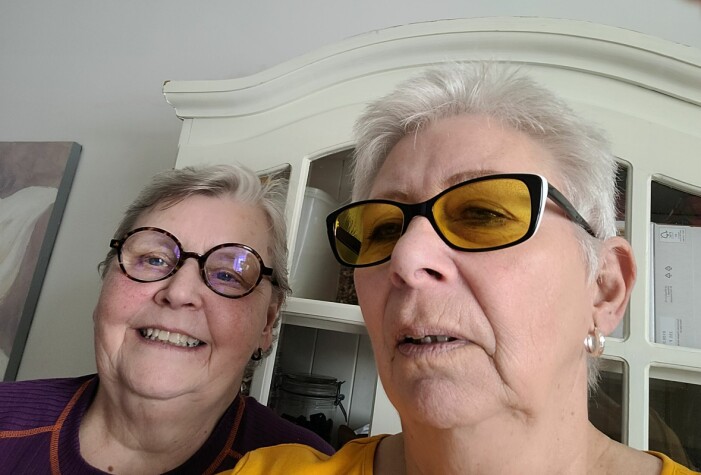Pensionärerna Birgitta Johansson och Lena Forselius är vänner och sambor.<br class=""><span class=" italic" data-lab-italic_desktop="italic">Foto: Privat.</span><br class=""> Birgitta Johansson och Lena Forselius