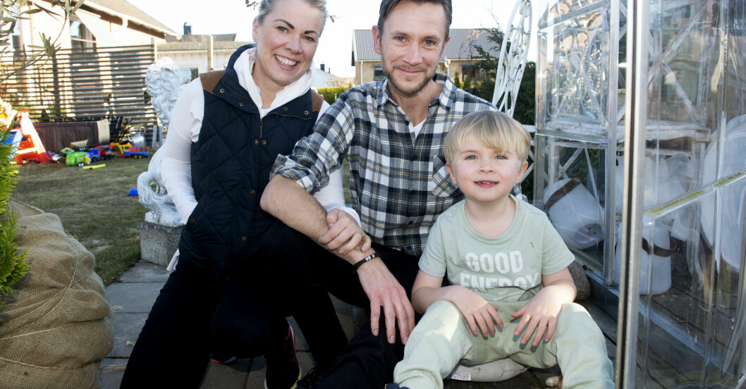 Kärleken har gjort att Annica och Fredrik har orkat. Nästa år gifter de sig. Annica, Fredrik och Ebbot i trädgården. Nu vågar de se framåt.