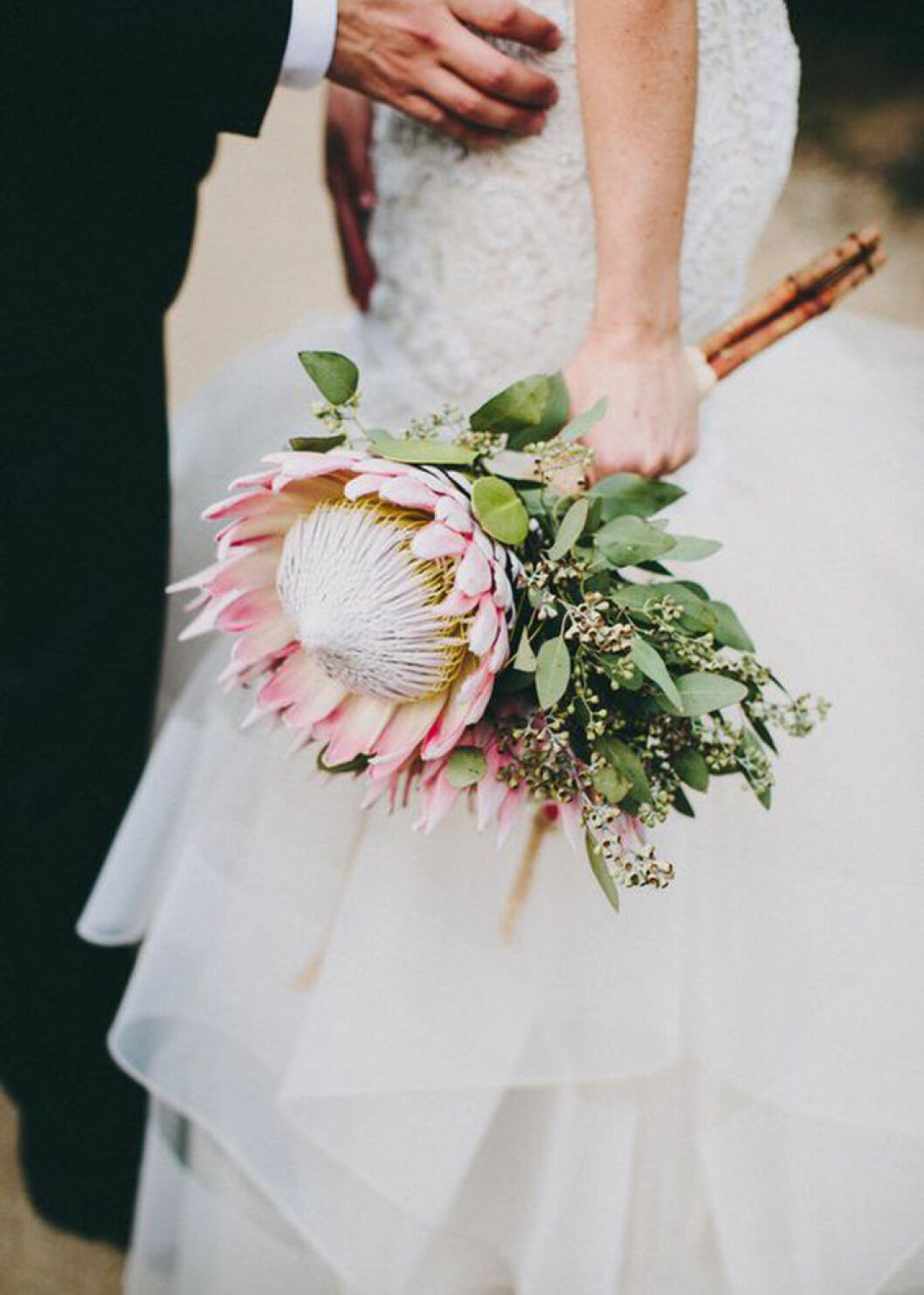 Foto via: <a href="http://www.mydomainehome.com.au/top-wedding-trends-2016" target="_blank" rel="noopener">MyDomaine</a> Dekorera med blommor på bröllopet
