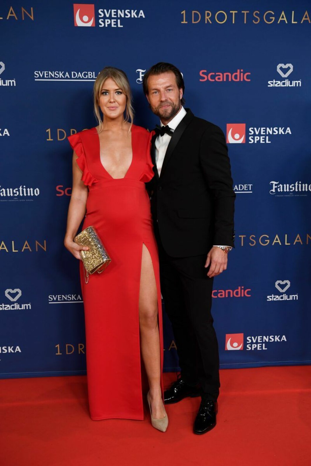 Boxaren Klara Svensson med sällskap. Boxaren Klara Svensson med sällskap på röda mattan på Idrottsgalan 2020