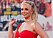 Britney Spears i röd klänning. 