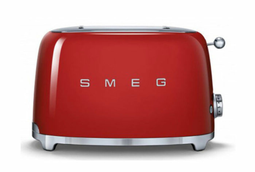 Röd brödrost i retromodell från Smeg.