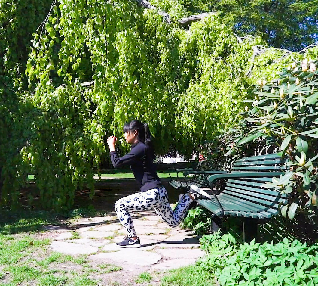 Bulgarian squat på parkbänk.