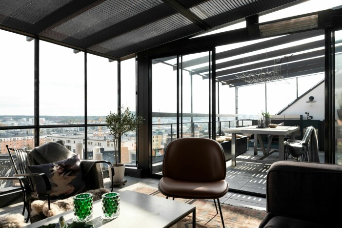 Våningen präglas av exklusiva materialval.