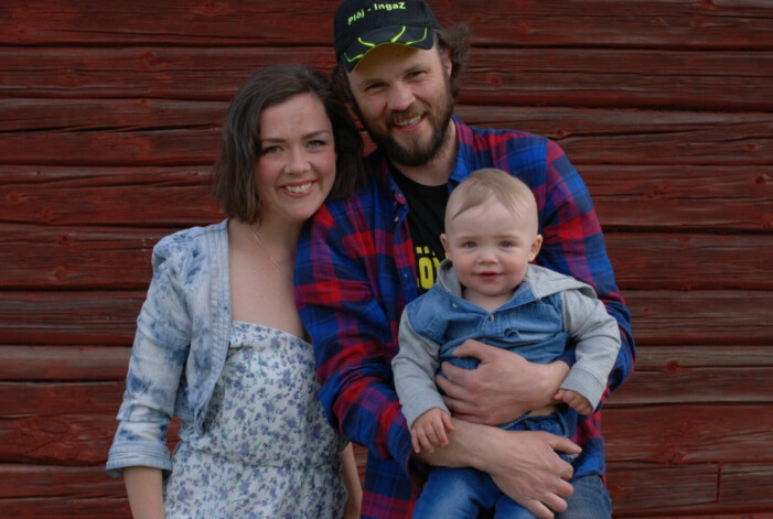 Nils-Olof Olsson och Carina Tropp med deras son. Foto: Carinas blogg hos Allt för föräldrar. Nils-Olof Olsson och Carina Tropp med deras son