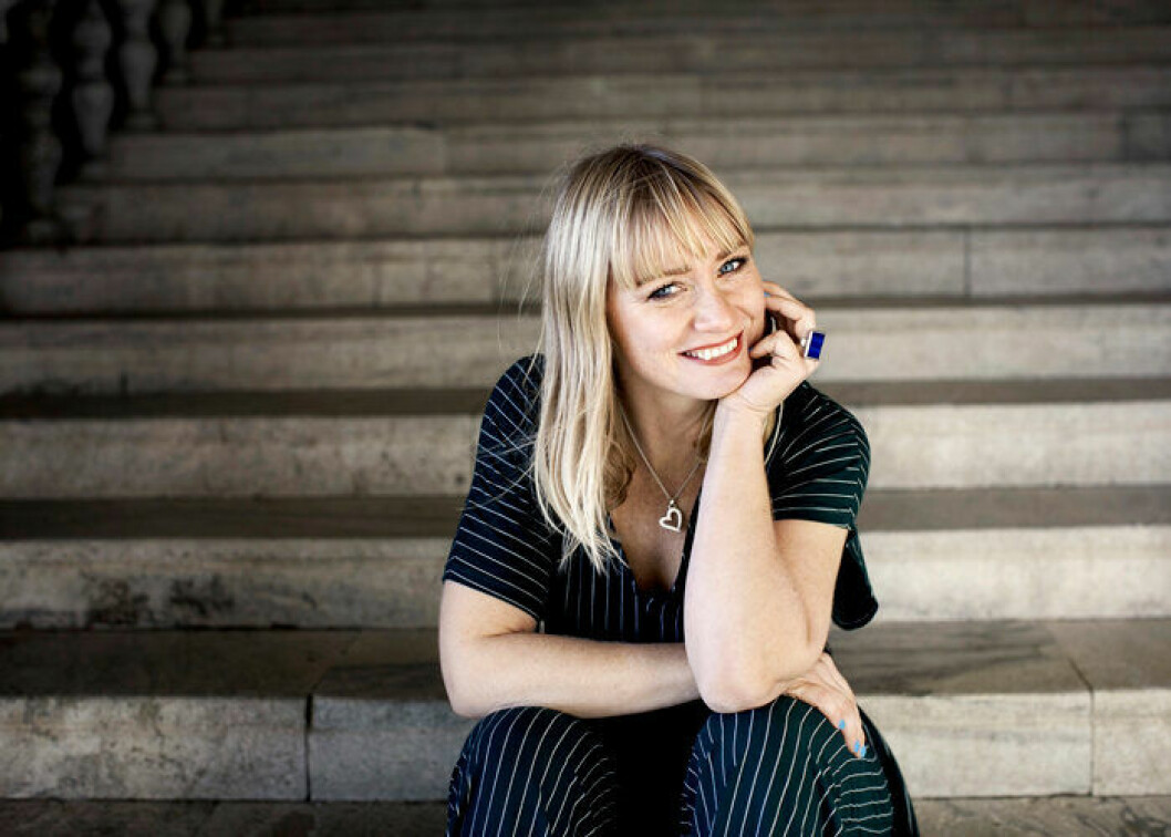 ”Jag väljer att skriva boken för att stå upp för mig själv, för den jag var som barn. Det känns viktigt. Det känns viktigt att stå upp för sig själv.” Caroline Cederquist om barndomen.