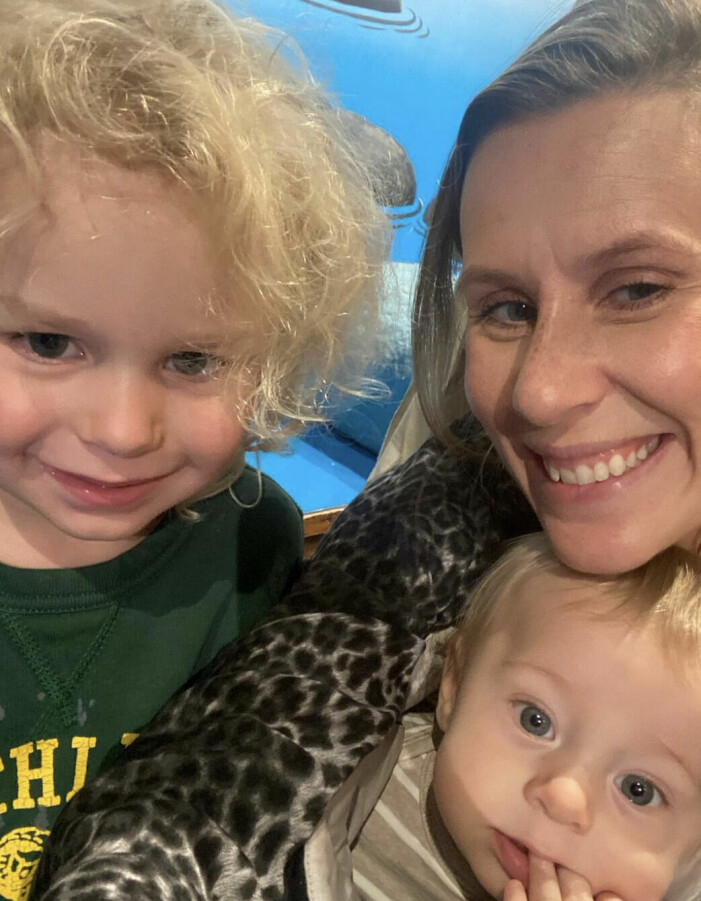 När Cecilia är ledig brukar hon hitta på roliga utflykter tillsammans med barnen Hugo och Theo. Foto: Privat Cecilia Ehrling med barnen Theo och Hugo