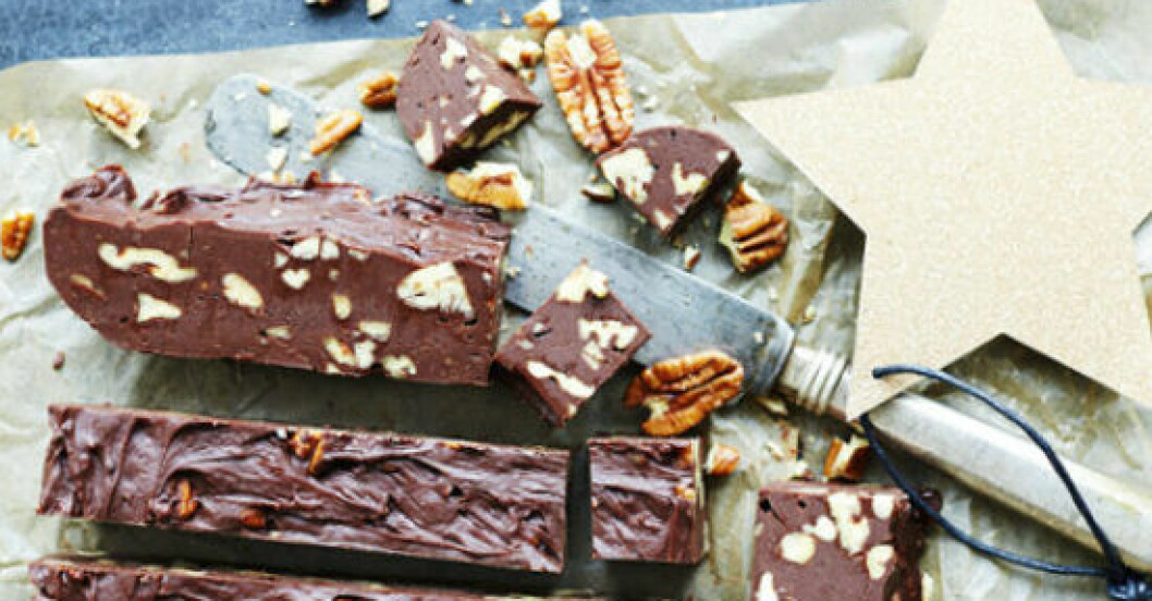 Läcker kaffefudge med knapriga nötter! Chokladfudge med smak av kaffe.