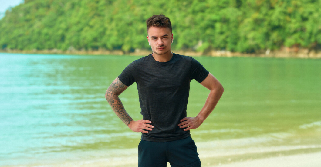 Christopher Da Silva har tagit med sig ett anteckningsblock och penna till den öde ön. Christopher Da Silva