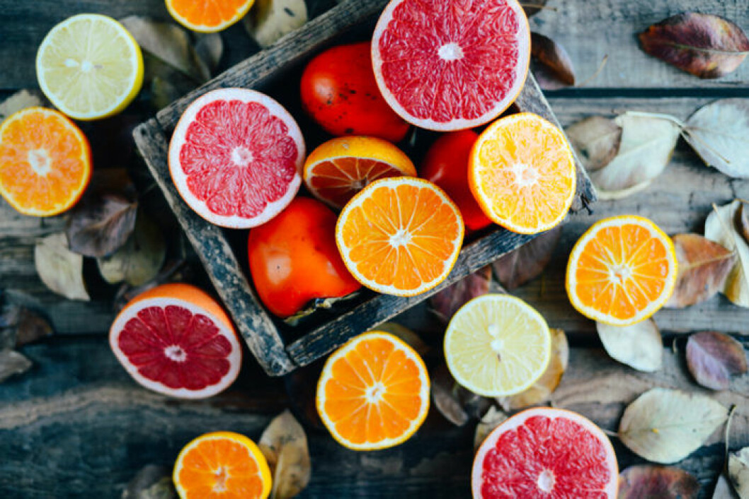 Bild: Shutterstock/IBL Olika citrusfrukter i halvor.