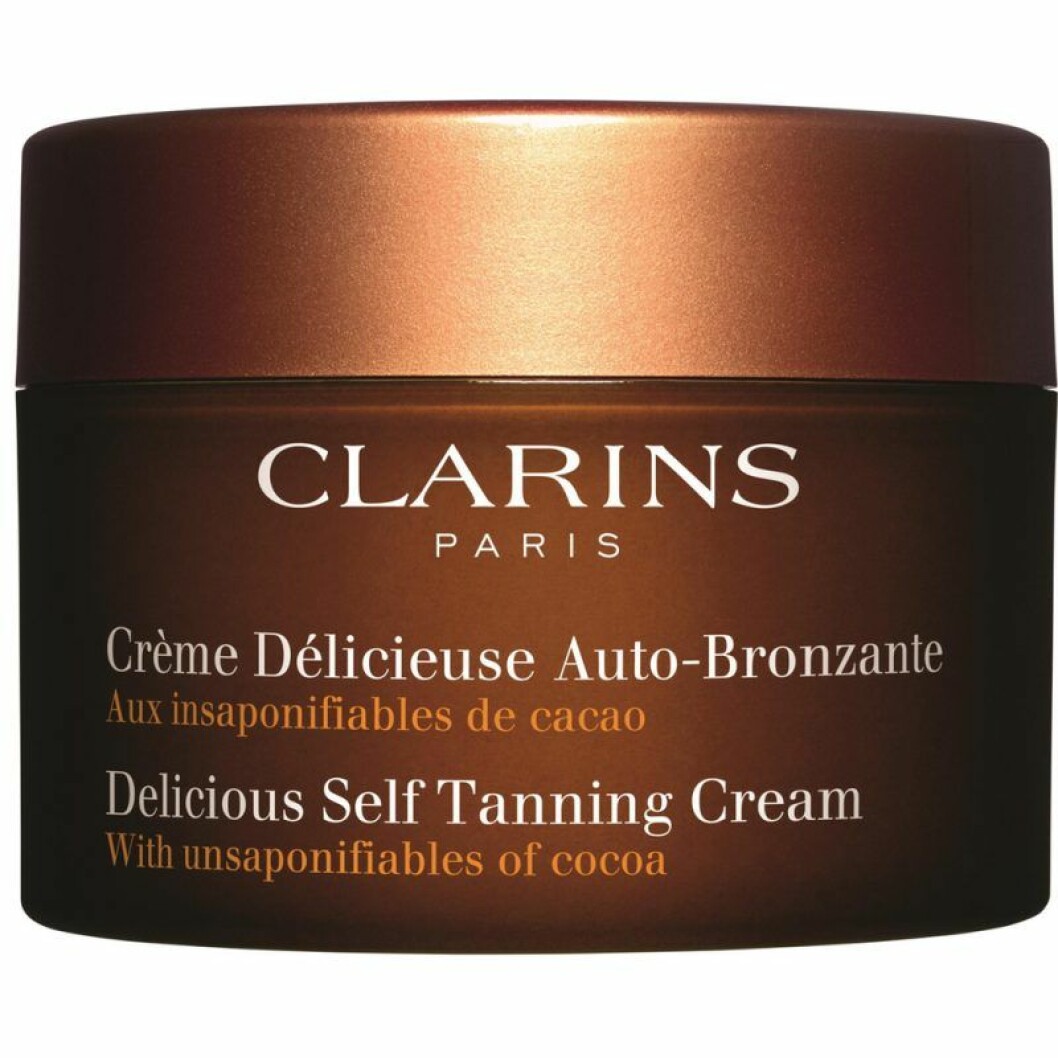 Créme Délicieuse Auto-Bronzante, från Clarins. <a href="https://track.adtraction.com/t/t?a=1117786221&as=1213658115&t=2&tk=1&epi=boostabrannan&url=https://www.lyko.se/hudvard/solprodukter/brun-utan-sol/clarins-delicious-self-tanning-cream-150" target="_blank" rel="noopener">Här kan du köpa den</a>. Clarins self tanning cream
