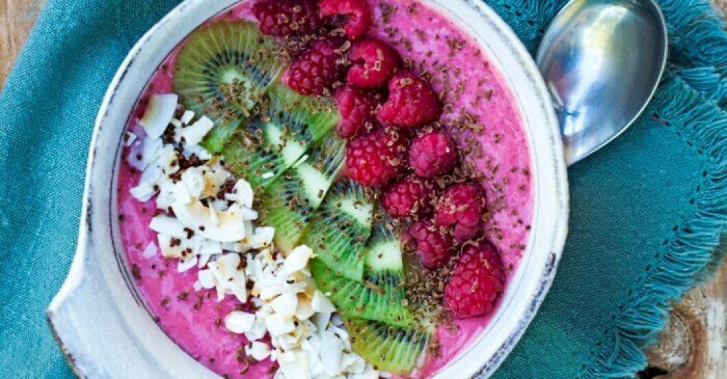 Kokos- och bärbowl med hallon