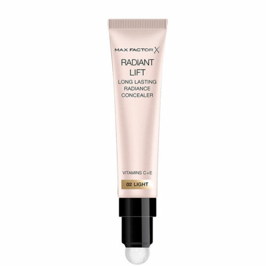 Concealer påsar under ögonen
