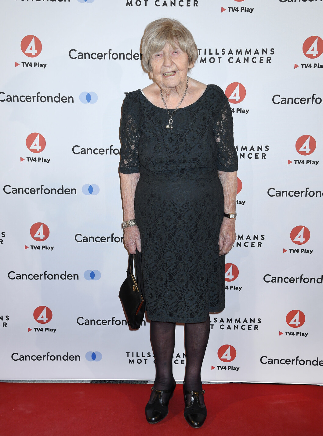 Dagny Carlsson på röda mattan 2018, vid Cancerfondens gala <span class=" italic" data-lab-italic_desktop="italic">Tillsammans mot cancer</span>. dagny carlsson röda mattan 2018