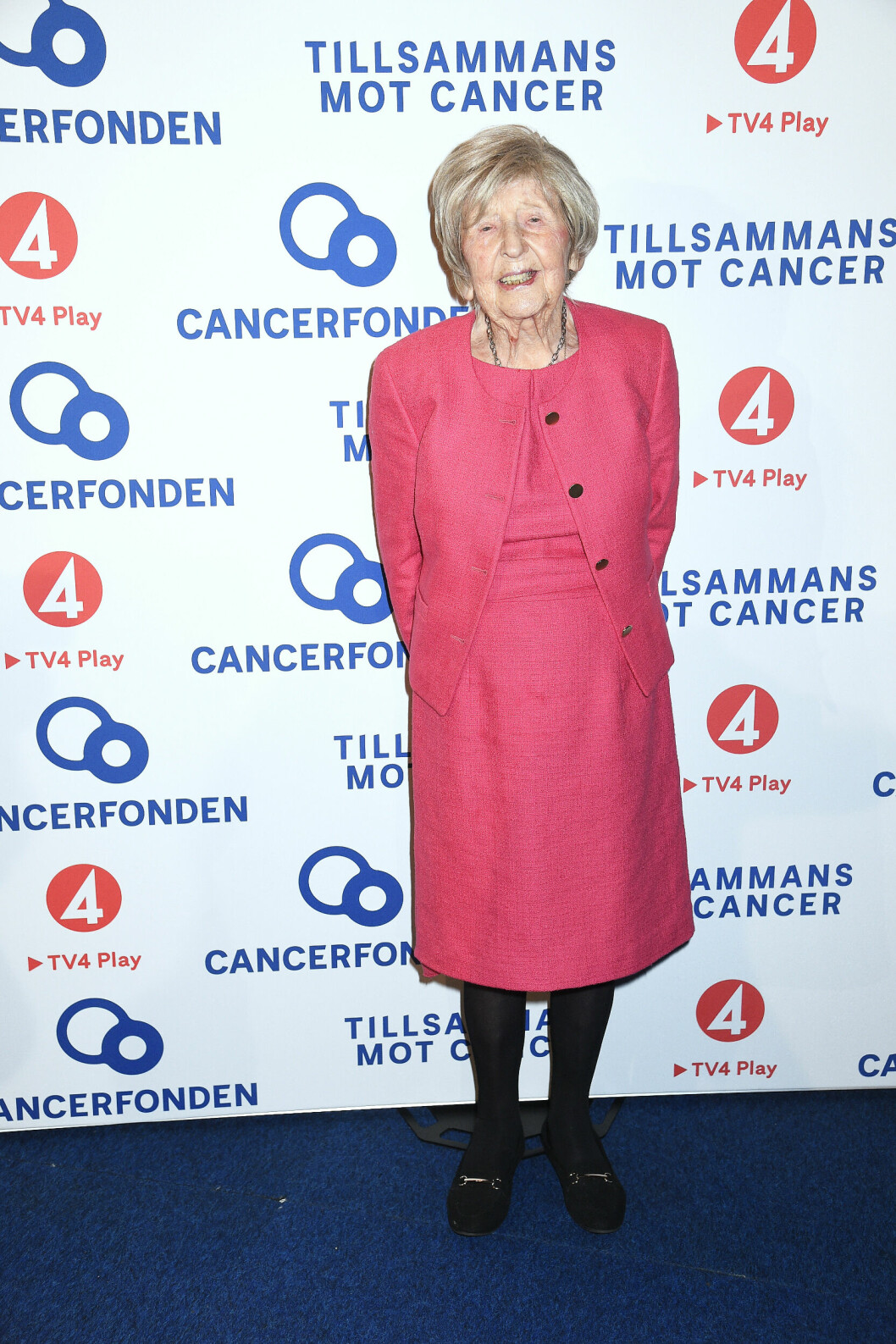 Dagny Carlsson på röda mattan inför Cancerfondens gala <span class=" italic" data-lab-italic_desktop="italic">Tillsammans mot cancer</span> 2020. dagny carlsson på röda mattan 2020