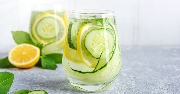 detoxvatten med gurka och citron