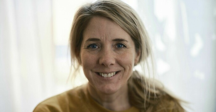 Karin Magnusson är legitimerad dietist och menar att de problem vi har i dag kan lösas med att vi exempelvis äter mindre mat ute. Dietisten Karin Magnusson tittar in i kameran och ler.