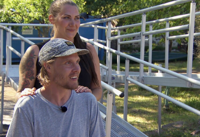 Idag sitter Emil i rullstol och kämpar med att få rörligheten tillbaka. Louise och Emil i Sofias änglar