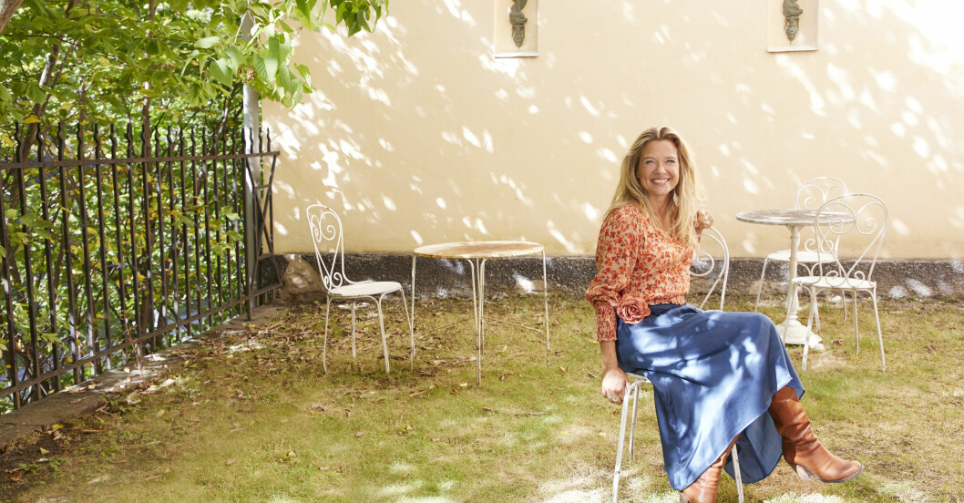 ”Genom alla mina böcker och historier försöker jag berätta för mig själv och andra, att man faktiskt får leva sitt liv precis som man vill, så länge man är snäll!” säger Emma Hamberg. Emma Hamberg är aktuell med sin nya roman Je m'appelle Agneta.
