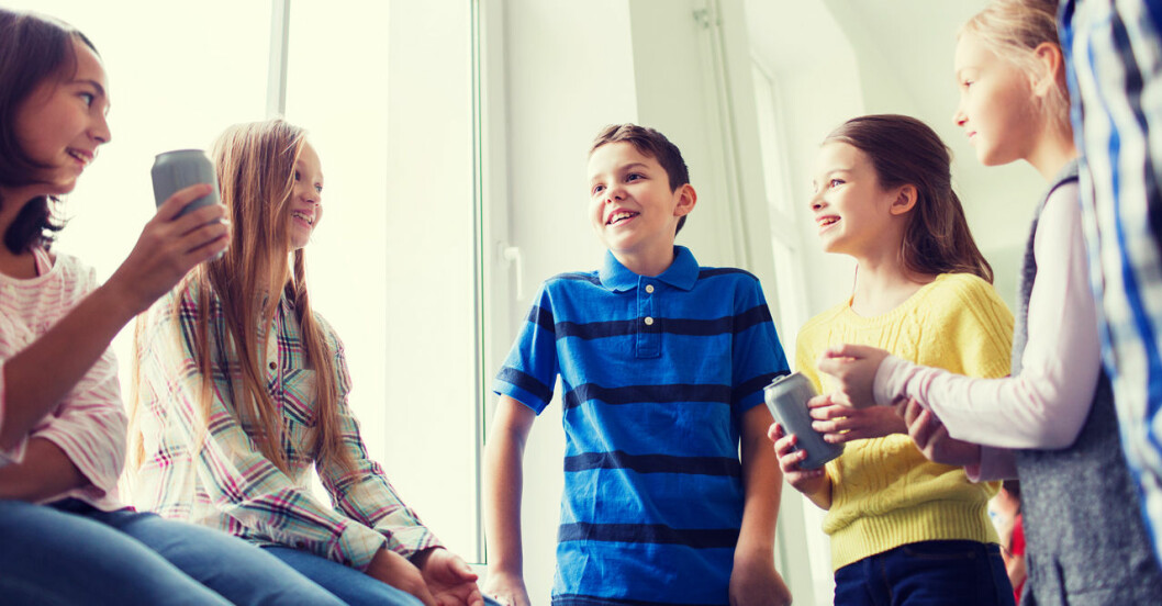 Borde svenska skolan stängas ner? Inte än så länge menar Folkhälsomyndigheten.