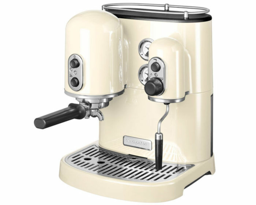 Espressomaskin med mjölkskummare från Kitchen aid.