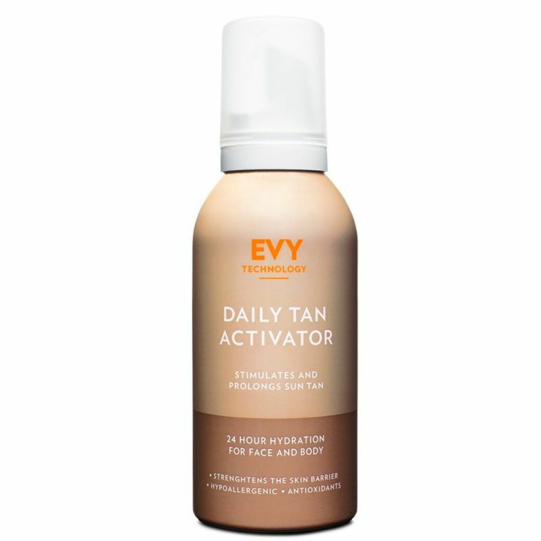 Daily Tan Activator, EVY. <a href="https://track.adtraction.com/t/t?a=1117786221&as=1213658115&t=2&tk=1&epi=boostabrannan&url=https://www.lyko.se/evy/evy-daily-tanactivator-150ml" target="_blank" rel="noopener">Här kan du köpa den</a>.