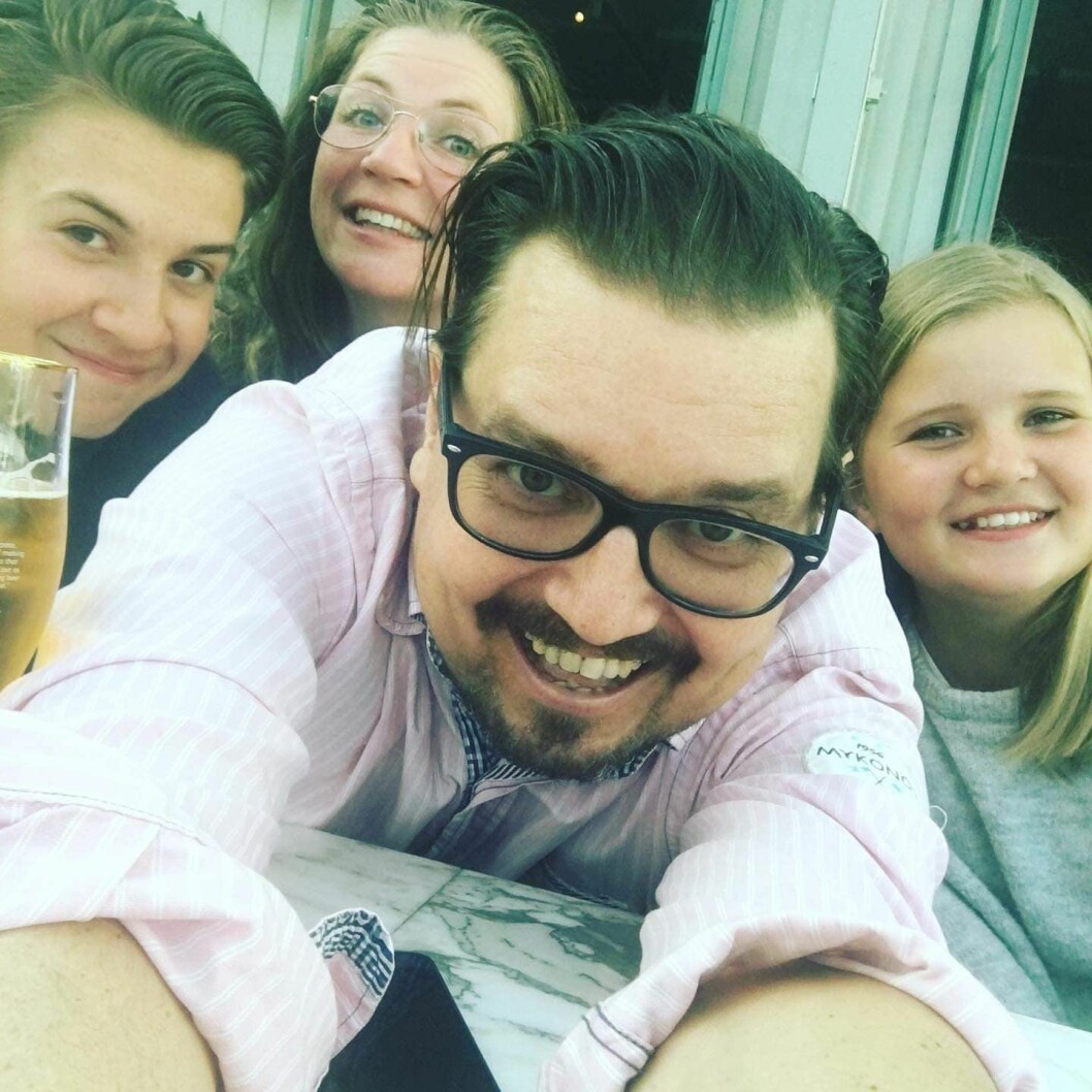 Allt som hänt har fört familjen närmare varandra. Foto: Privat Thomas Ekholm med familj
